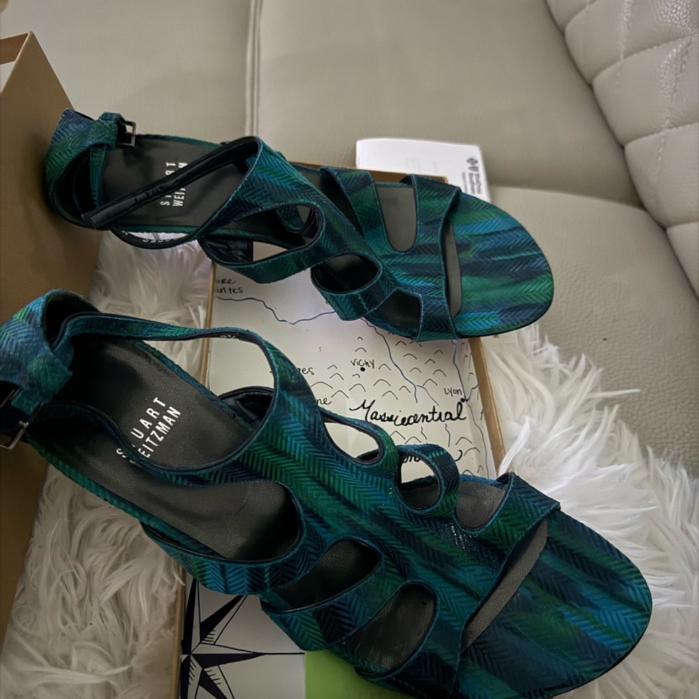 Stuart Weitzman heel. Size 9 1/2. 3 inch heel. turquoise and black. Like new.
